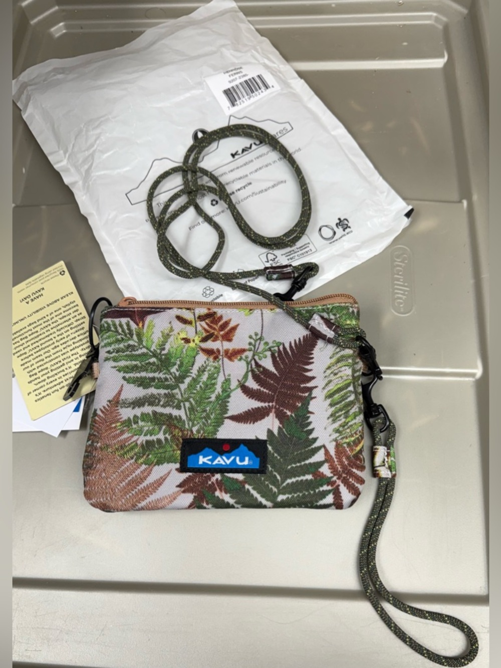 Kavu crossbody wallet purse Renrose ferns zipper pouch convertible Wristlet new